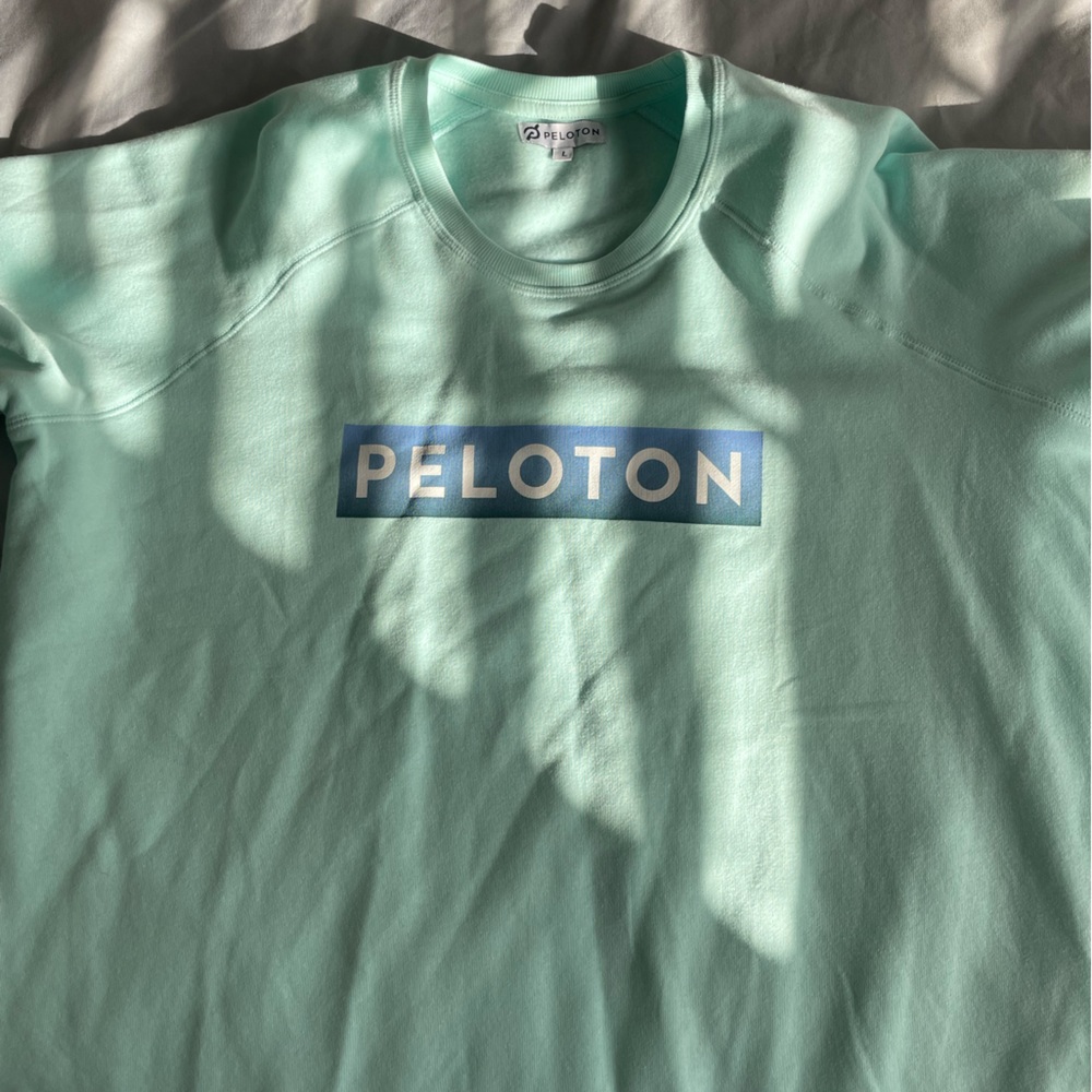 Peloton pullover